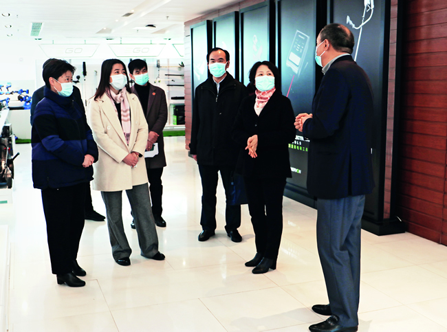 江苏省侨联主席周建农、市侨联党组书记毛银玲一行到侨企调研,助力复工复产.jpg 江苏省侨联主席周建农、市侨联党组书记毛银玲一行到侨企调研,助力复工复产.jpg
