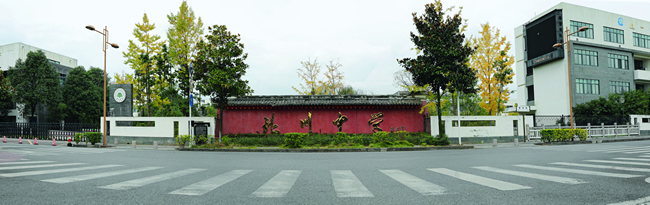校门_全景图2.jpg 校门_全景图2.jpg