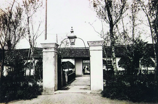 张謇于1902年在垦区开办了农学堂，后迁至通州城，1913年改为甲、乙两种农业学校.jpg