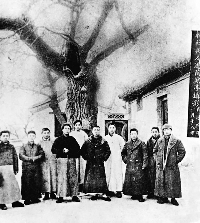 1920年1月18日，毛泽东、邓中夏等在陶然亭慈悲庵合影.jpg