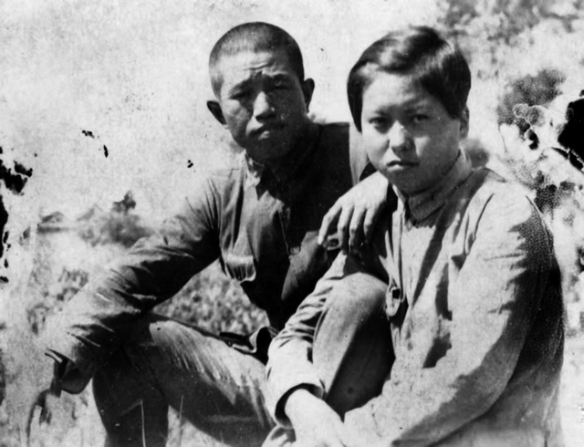 1939年黄镇、朱霖在山西武乡县东堡村结婚.jpg 1939年黄镇、朱霖在山西武乡县东堡村结婚.jpg