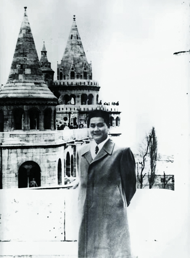 1956年李震考察苏联汽车工业时在苏留影.jpg 1956年李震考察苏联汽车工业时在苏留影.jpg
