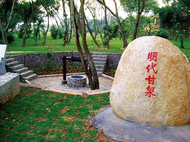 民族英雄郑成功收复台湾时在围头囤兵处挖掘的水井——“成功井”（刘志峰摄影）.jpg