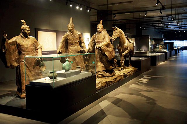 南阳博物馆展厅.jpg 南阳博物馆展厅.jpg