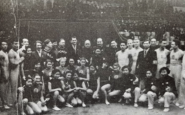 1956年,陈毅接见中苏体操运动员.jpg 1956年,陈毅接见中苏体操运动员.jpg