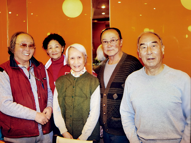 2013年，中国体操建队60周年孙孝贞与其他四名第一代体操队员合影.jpg