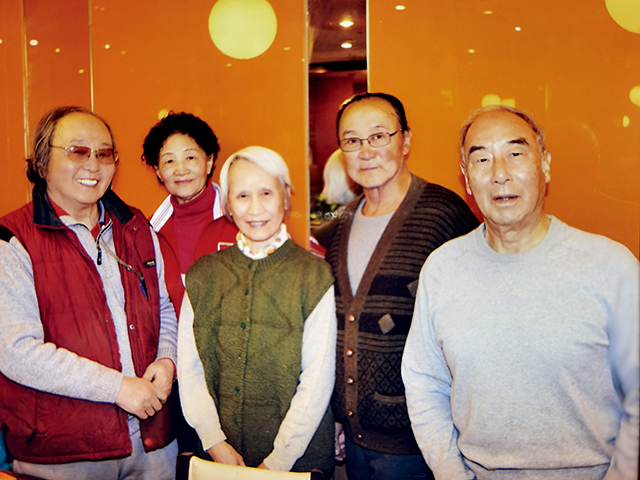 2013年,中国体操建队60周年孙孝贞与其他四名第一代体操队员合影.jpg 2013年,中国体操建队60周年孙孝贞与其他四名第一代体操队员合影.jpg
