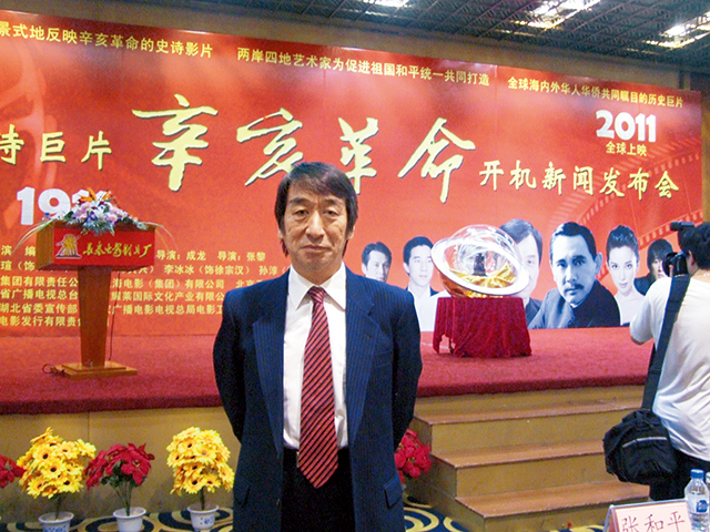 在影片《辛亥革命》开拍仪式上.jpg 在影片《辛亥革命》开拍仪式上.jpg