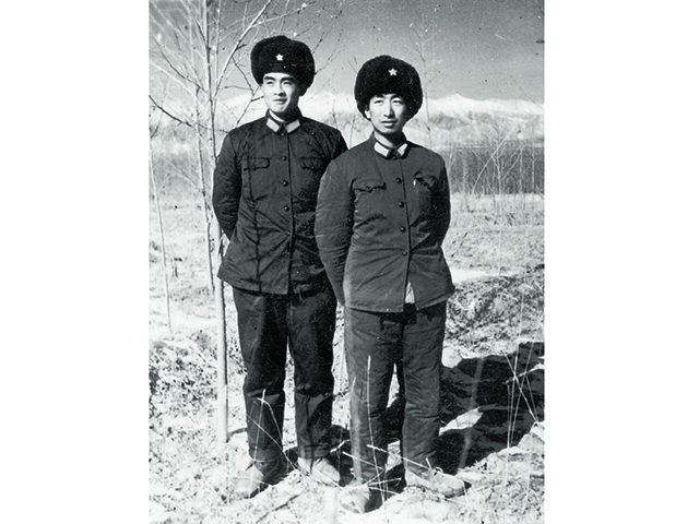 与战友在青海乌兰县.jpg 与战友在青海乌兰县.jpg