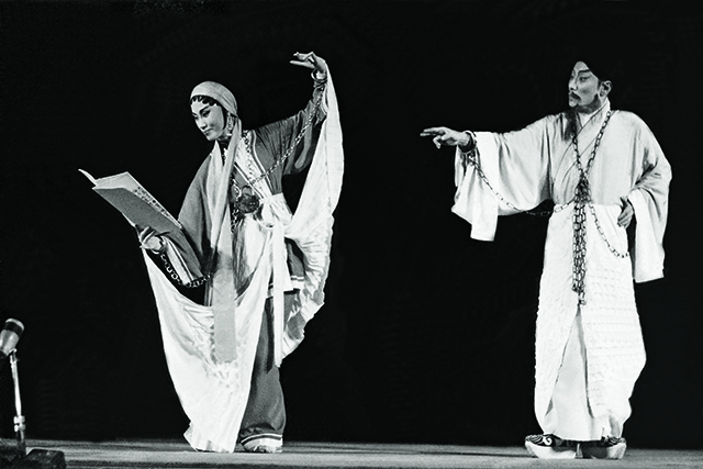 马师曾红线女拍摄粤剧电影《关汉卿》剧照。(红中心供).jpg 马师曾红线女拍摄粤剧电影《关汉卿》剧照。(红中心供).jpg