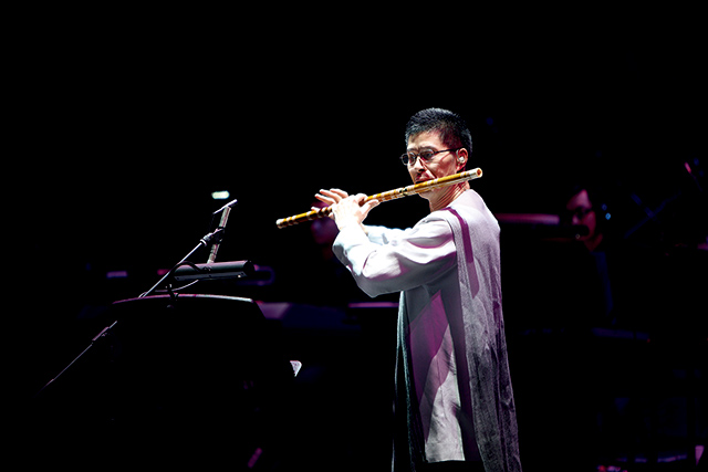 彩色背景剧照是《大雅国风》2013年大剧院,多媒体音乐会 (2).jpg 彩色背景剧照是《大雅国风》2013年大剧院,多媒体音乐会 (2).jpg