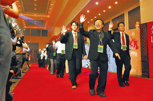 获奖者走红地毯.jpg 获奖者走红地毯.jpg