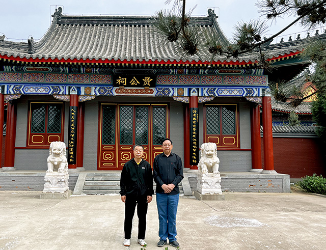 作者与杨亦武先生在贾公祠.jpg 作者与杨亦武先生在贾公祠.jpg