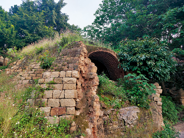 蜘蛛山窑址(刘志峰摄影)1.jpg 蜘蛛山窑址(刘志峰摄影)1.jpg