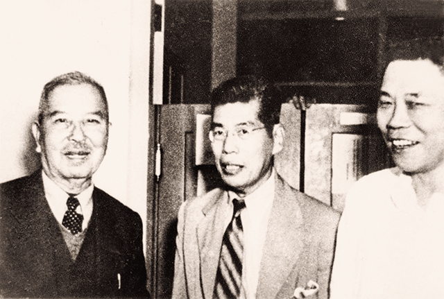陈嘉庚、李光前、陈六使合影.jpg
