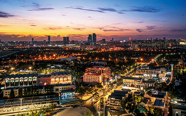 骆岗公园夜景。骆岗公园供图。.jpg 骆岗公园夜景。骆岗公园供图。.jpg