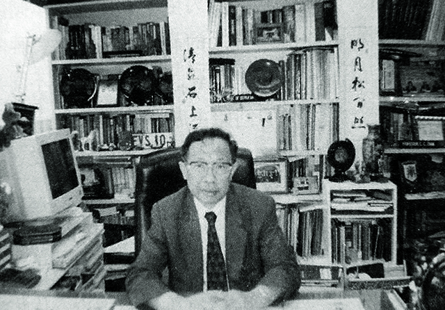 陈清泉在香港大学办公室(1999年).jpg 陈清泉在香港大学办公室(1999年).jpg