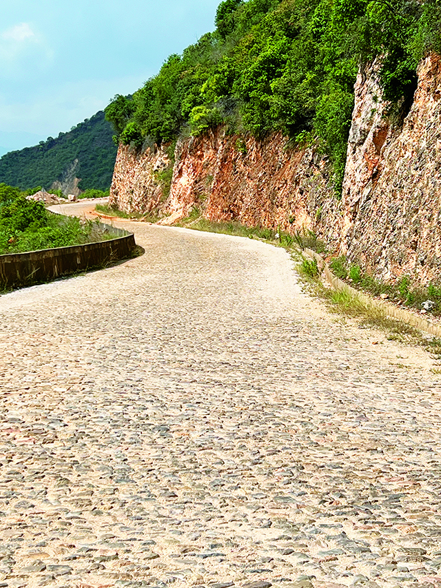 滇缅公路原址.jpg 滇缅公路原址.jpg