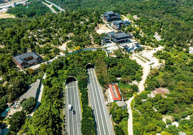 高速公路穿过玉溪村(刘翼).jpg 高速公路穿过玉溪村(刘翼).jpg