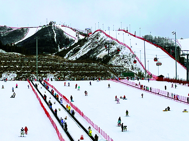 崇礼富龙雪场.jpg 崇礼富龙雪场.jpg