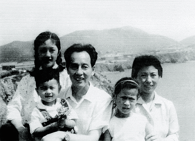 黄旭华全家福.jpg 黄旭华全家福.jpg