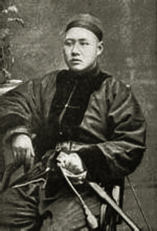 北洋水师护理左翼总兵兼“镇远”署理管带杨用霖.jpg