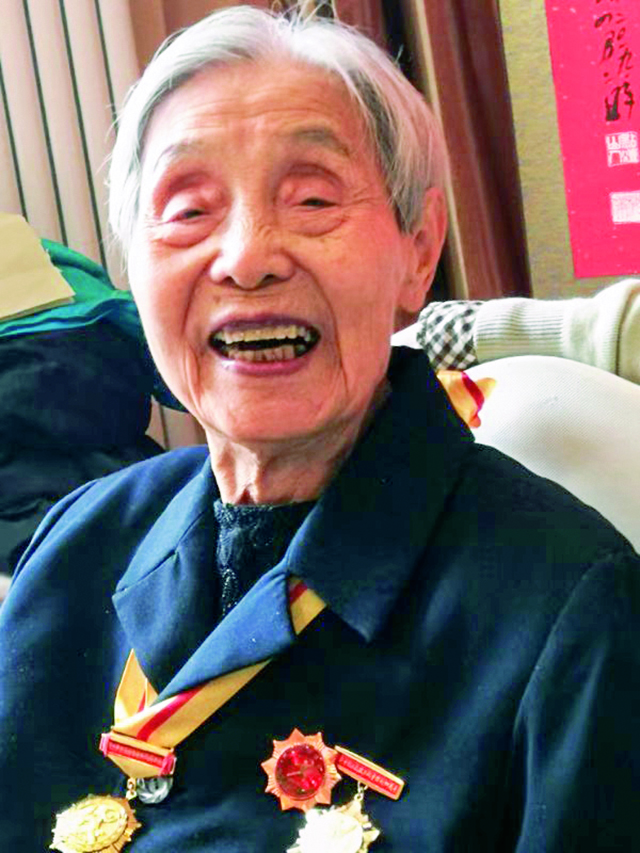 李性菊老人百岁留影.jpg